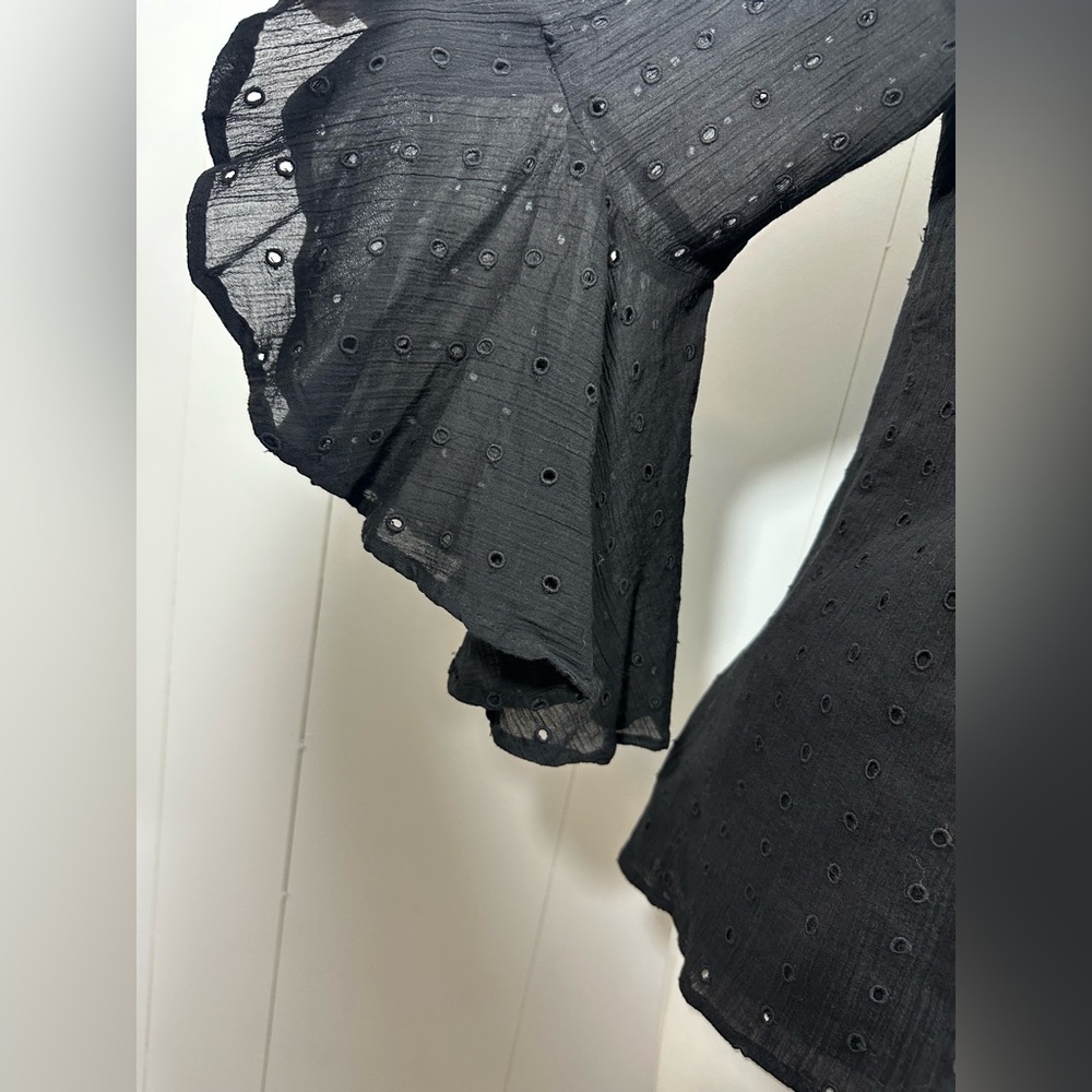 NWT LC Lauren Conrad Sz Large 3/4 Flared Sleeve Eyelet Blouse Slight Split Back - Picture 2 of 9